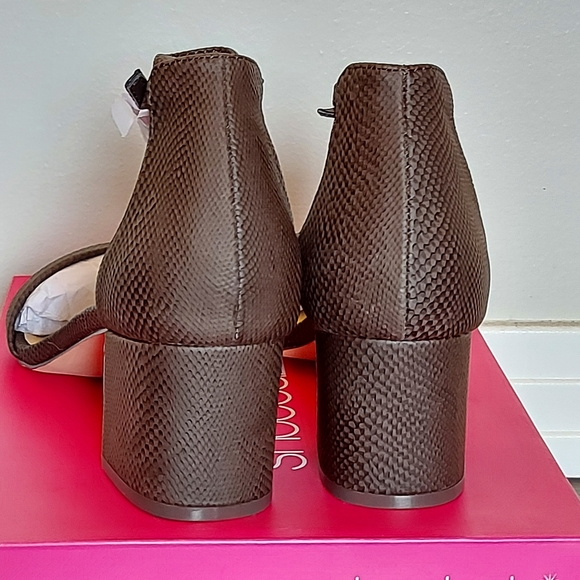 Shoedazzle Ankle Strap sandals - Picture 3 of 7